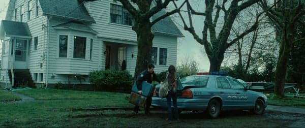 贝拉初到福克斯小镇