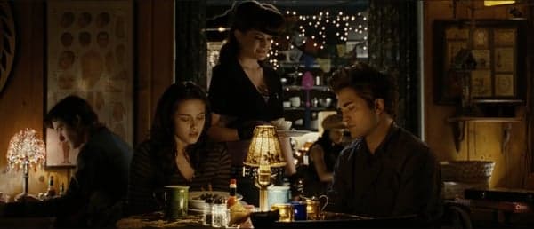 爱德华带贝拉共进晚餐